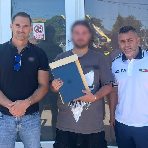 Directorul de comunicare al festivalului Beach, Please! a fost jefuit în Tuzla, în fața unui imobil. Un minor de 15 ani i-a furat rucsacul