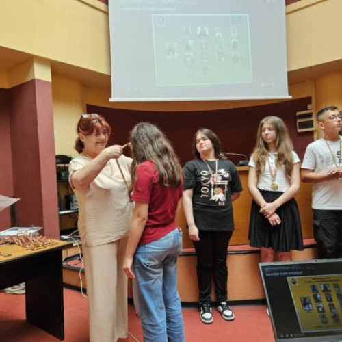 Schimbare radicală în sistemul de burse școlare: doar două tipuri vor rămâne din 2025