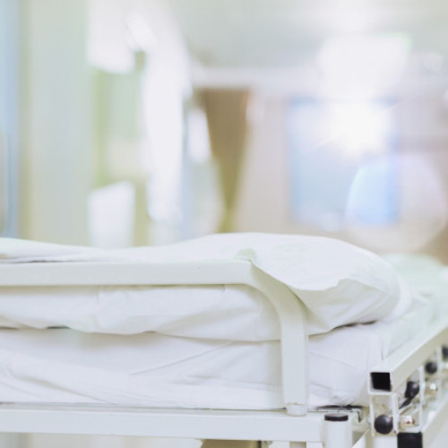 Medicii care pleacă mai devreme de la spital pentru a lucra la privat riscă să rămână fără loc de muncă