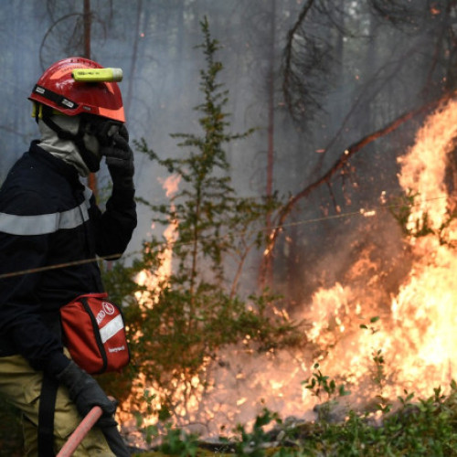 Zeci de pompieri români, trimiși în Franța pentru a sprijini lupta cu incendiile de vegetație