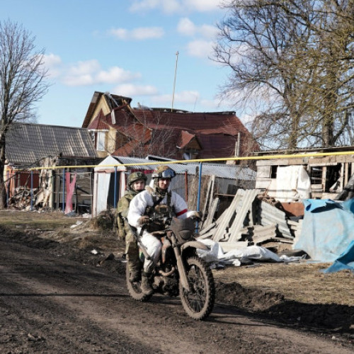 „Motocicliștii sinucigași” ai lui Putin intră în viteză în „țara nimănui” pentru a provoca haos. Tactica tot mai populară pe front
