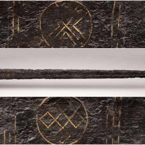 O sabie veche de 1.000 de ani, decorată cu simboluri spirituale, a fost descoperită într-un râu din Olanda