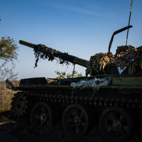 Armata rusă e nevoită să refolosească tancuri T-62 vechi pentru posturi fixe de tir, potrivit GRU