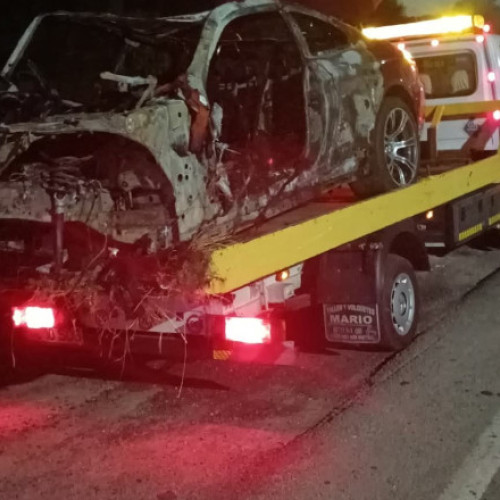 Accident mortal în Vâlcea. Doi tineri au ars de vii după ce mașina în care se aflau a luat foc