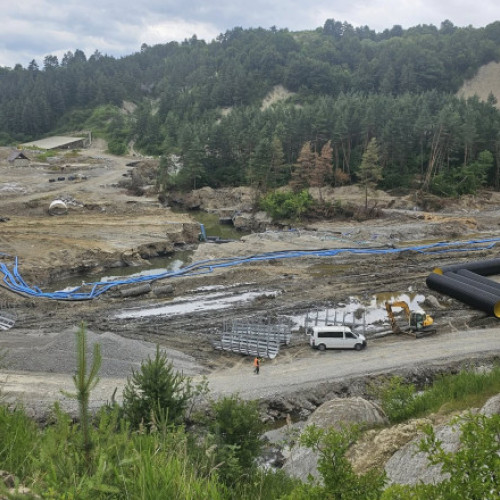 Foto Ministrul Mediului, la Salina Praid: „O zonă care ar fi trebuit să fie un furnicar pentru a se termina la timp lucrările pare părăsită”