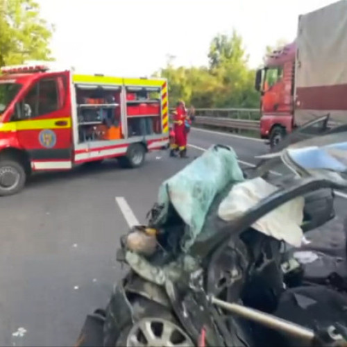 Video Accident grav între un TIR și o mașină pe DN7, în Vâlcea. O persoană a murit și o alta a fost rănită