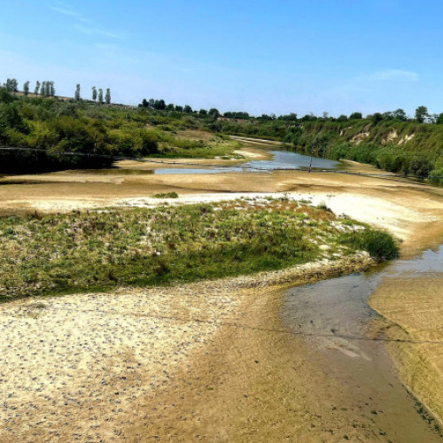 Video Restricții de navigație pe Dunăre din cauza secetei. Autoritățile intervin în zonele critice