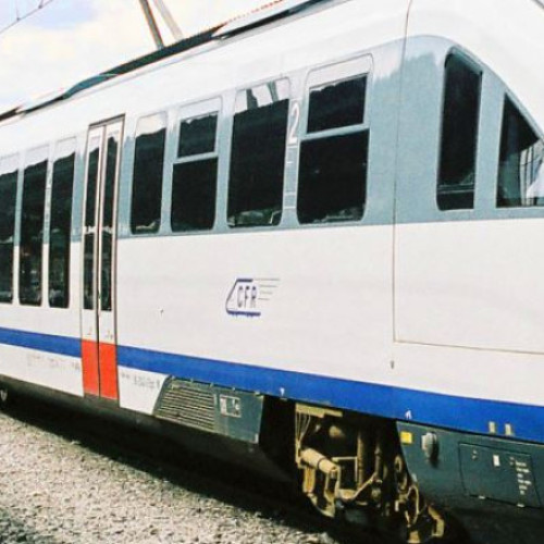 Foto Incendiu la un tren „Săgeata albastră” care circula pe ruta Piteşti–Bucureşti. 90 de călători au fost evacuaţi