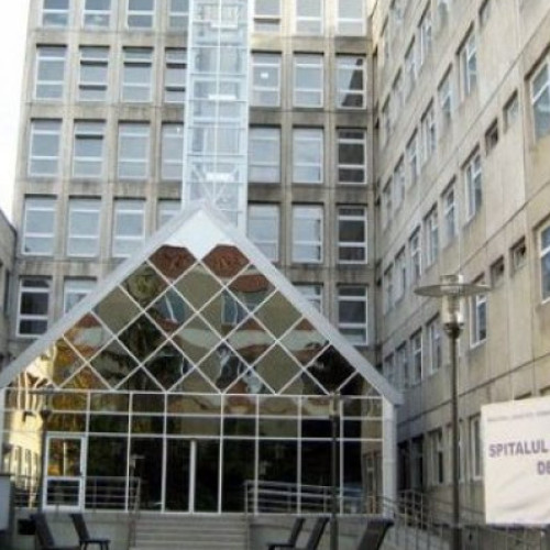 Fosta directoare financiară și fostul șef de la Achiziții din Spitalul Județean Brașov, trimiși în judecată. Ce acuzații le aduce DNA