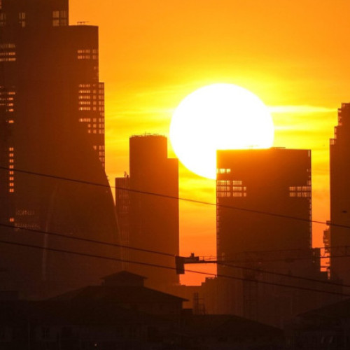 Un copil de 2 ani a murit în Catalonia, uitat într-o maşină parcată în soare. Canicula a făcut victime în Italia și Spania