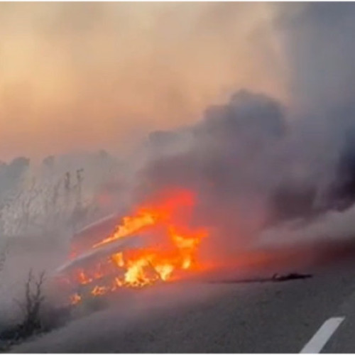 Mașină cuprinsă de flăcări în Dolj, după ce un șofer beat a intrat cu autoturismul într-un șanț de colectare a apelor pluviale