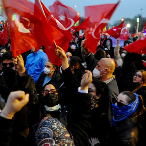 Video Zeci de mii de oameni au protestat la Istanbul faţă de încarcerarea fostului primar Ekrem Imamoglu