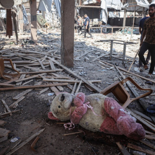 Armata israeliană a folosit o bombă americană de 230 de kilograme în atacul asupra cafenelei din Gaza. „O posibilă crimă de război”