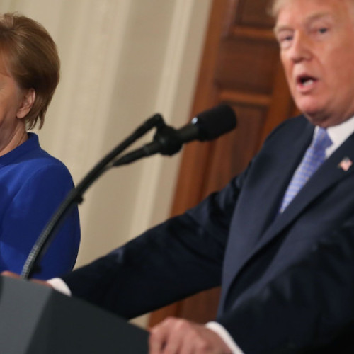 Angela Merkel, despre nevoia lui Donald Trump de atenție: „Vrea ca toată lumea să-l privească. A refuzat să dea mâna cu mine”