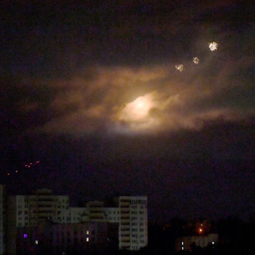 Video Nou atac rusesc cu drone în Ucraina. Bombardamente o noapte întreagă la Kiev. 19 persoane au fost rănite