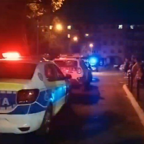 Video Crimă violentă într-un bloc din Brașov. Suspectul, prins de polițiști după o urmărire scurtă