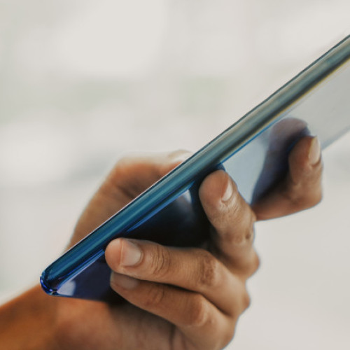 Video Un tânăr de 24 de ani a furat telefonul mobil al unui adolescent și l-a folosit să sune la 112, după ce s-a rătăcit pe munte