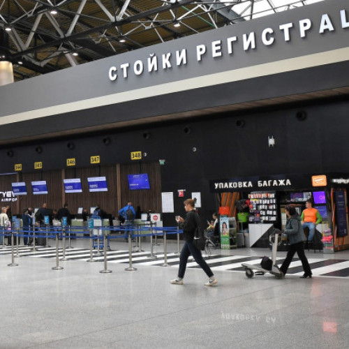 Video Apărarea aeriană a doborât 4 drone care se îndreptau spre Moscova, anunță primarul Serghei Sobianin. Un aeroport a fost închis temporar