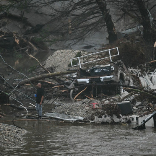 Galerie Foto 9 copii au murit și 27 de fete sunt date dispărute în inundațiile devastatoare din Texas. Trump: „Melania și cu mine ne rugăm”