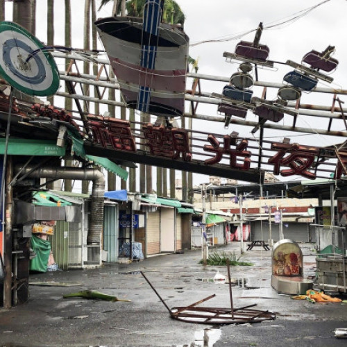 Taifunul Danas a făcut ravagii în Taiwan. Două persoane au murit și alte aproape 500 au fost rănite