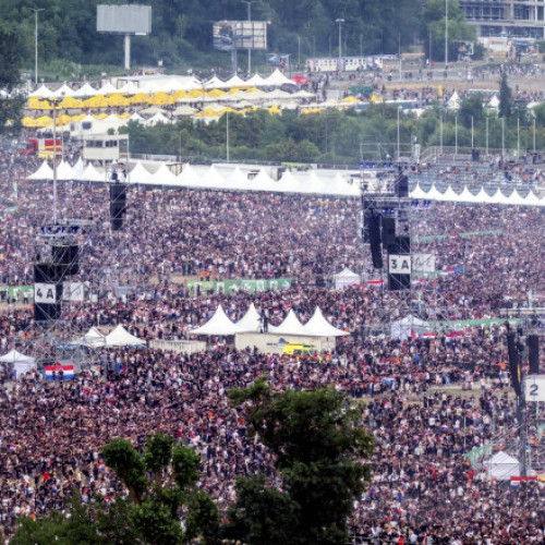 Video&Foto Salutul nazist, la concertul uriaș de la Zagreb al cântărețului croat de extremă dreapta Marko Perkovic, alias M.P Thompson