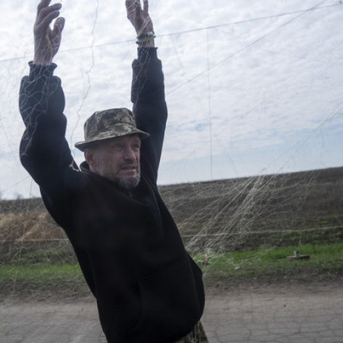 Foto Tehnologiile vechi și noi concurează pe front. Cum „pescuiește” Ucraina dronele rusești cu plase