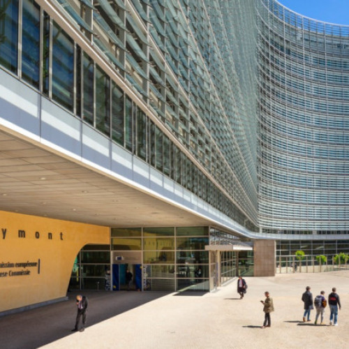 Comisia Europeană solicită o cooperare cu miniștrii Apărării din UE ca parte a unui plan de abordare a viitoarelor crize medicale