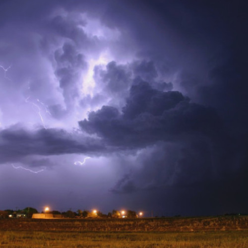 HARTĂ Meteorologii au emis noi coduri portocalii de caniculă și furtuni. Zonele afectate