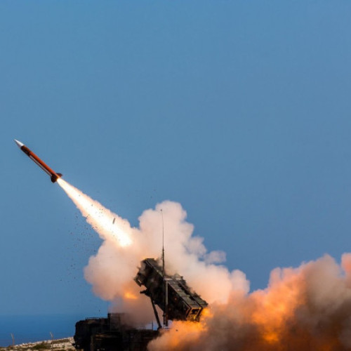 Armata SUA vrea să cumpere de patru ori mai multe rachete Patriot decât era planificat