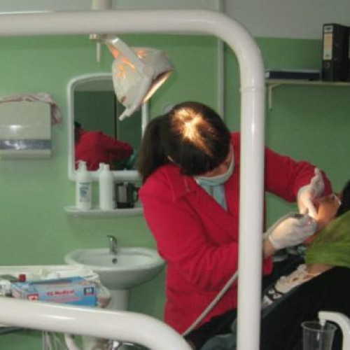 OLT: 15 cabinete stomatologice din mediul rural şi 20 din mediul urban, servicii gartuite