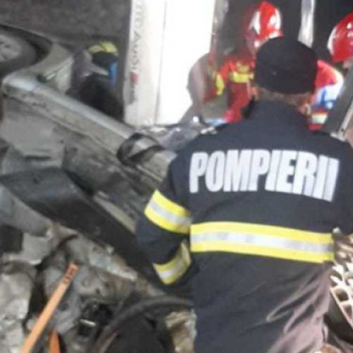 Accident grav de circulaţie în judeţul Bihor: O persoană a murit şi alta este rănită, încadrată la „ cod roşu medical”