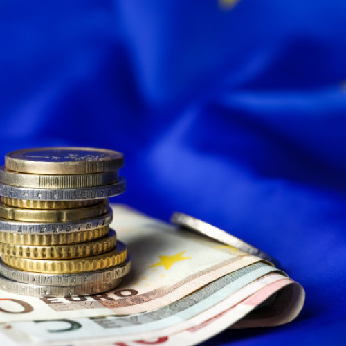 Exclusiv Consilier onorific al lui Bolojan: Odată cu măsurile de austeritate „dispare de pe agendă” problema suspendării fondurilor europene