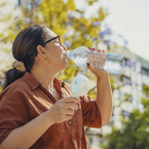 Cum acorzi primul ajutor în caz de insolație. Specialiștii avertizează: „Există riscul producerii unui șoc termic”