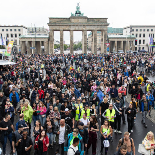 Val de intoxicații la parada „Rave the Planet” în Berlin: 69 spitalizați, 13 în stare critică, aproape 400 au primit îngrijiri medicale