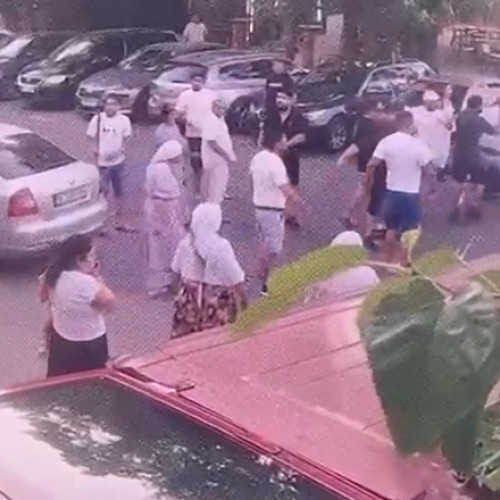 Scandal cu macete, bâte și cuțite în fața Spitalului Universitar de Urgenţă Bucureşti. Şase persoane arestate, 18 amendate