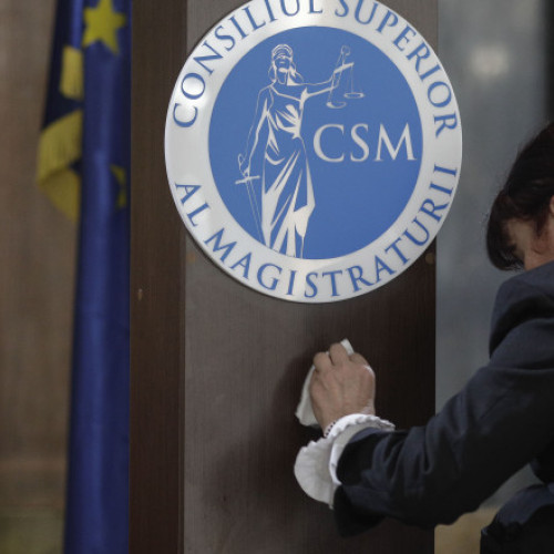 Replica CSM la declarația lui Bolojan despre judecătorii care se pensionează la 48 de ani: „Are ca scop dezinformarea societății”