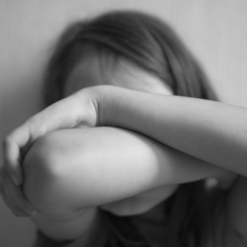 Femeia din Galaţi care şi-a omorât în bătaie fiica de 9 ani a fost condamnată la 28 de ani şi 4 luni de închisoare