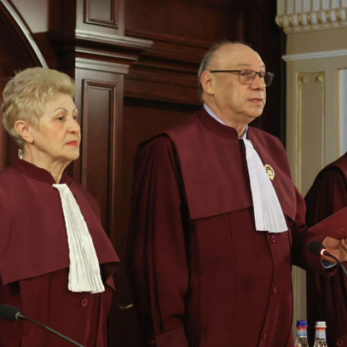 Proiect în Parlament care elimină indemnizația de pensionare a judecătorilor CCR. „E inutilă o plată suplimentară la final de mandat”