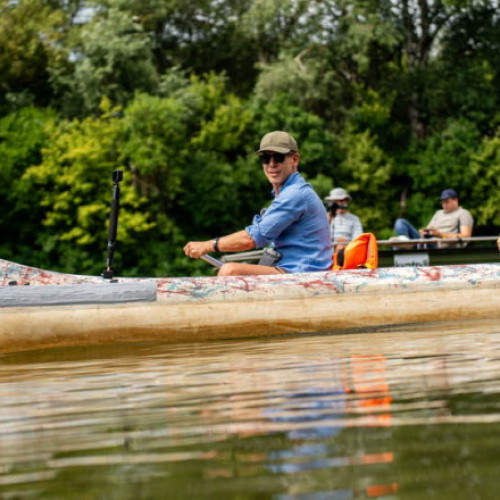 Peter Magyar și-a lansat campania împotriva lui Viktor Orban vâslind în canoe. Turneu prin fieful electoral al premierului ungar