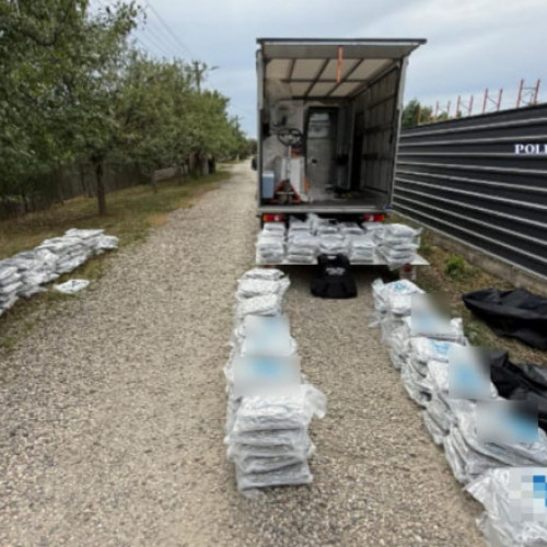 Canabis și cocaină ascunse în colete cu gresie și tonomate de cafea, aduse din Spania. Doi români au fost arestați preventiv