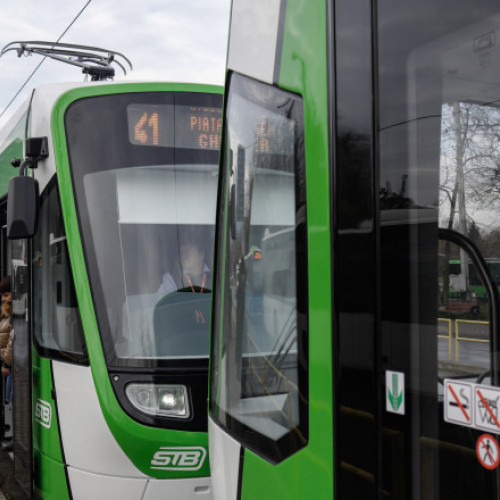 Circulația tramvaielor 41 și 25 a fost blocată, după furtuna din București