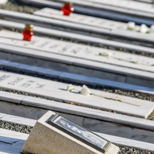 „Nu vom uita niciodată”: 51 de ani de la invazia care a divizat Ciprul. Grecii sunt în doliu, turcii sărbătoresc