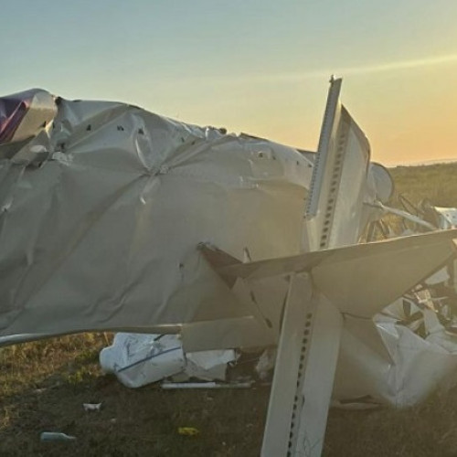 News Alert Un avion de mici dimensiuni s-a prăbușit în zona Gura Portiței din Delta Dunării. Două persoane au murit