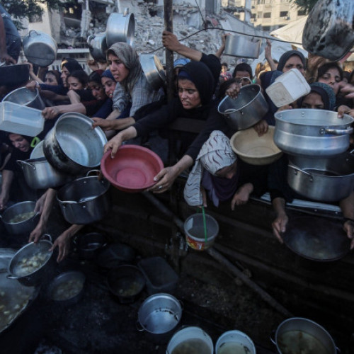 93 de palestinieni care aşteptau să primească ajutoare umanitare au fost ucişi de forţele israeliene, acuză Apărarea civilă din Gaza