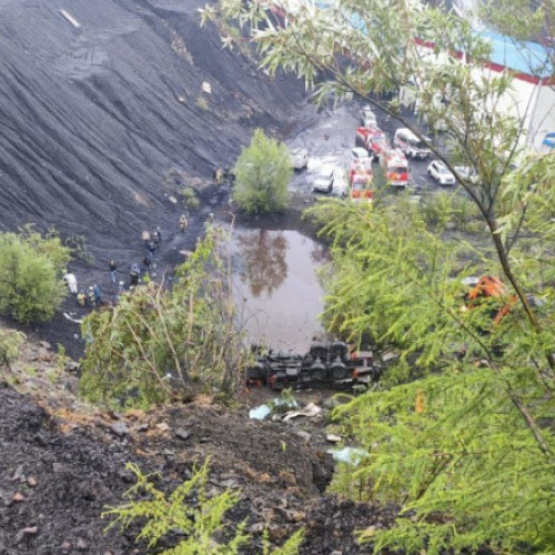 13 ruși au murit și alți 20 au fost răniți, după ce autobuzul care-i transporta de la o mină s-a prăbușit într-o râpă