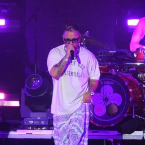 Video Rapperul ungar Majka, acuzat de incitare la un atac asupra premierului Viktor Orban. Ce s-a întâmplat pe scenă la Debrețin