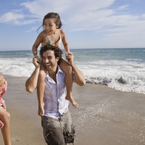 Video Vârf de sezon pe litoral. Cât costă o zi de plajă la Eforie Nord, în cursul săptămânii. Barman: „Vânzările au scăzut drastic”