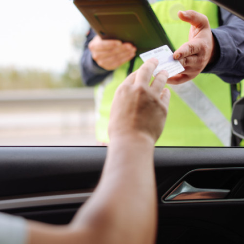 Ce amendă riscă șoferii români care parchează mașina pe trotuar. Care este sancțiunea minimă