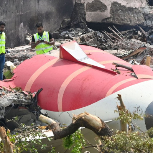 „Cine a oprit alimentarea motoarelor?” Discuțiile din cabina piloților alimentează controversele privind prăbușirea avionului Air India