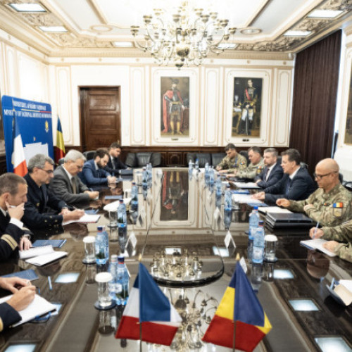 Foto Ministrul apărării s-a întâlnit cu directorul Direcției de Armamente din Franța. Cei doi au discutat despre cooperarea militară în NATO